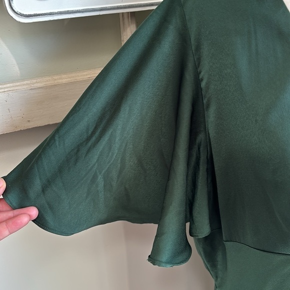 Showpo. AMARTINA MIDI V NECK TWIST BODICE FLUTTER SLEEVE DRESS FOREST GREEN NWT - Picture 11 of 16